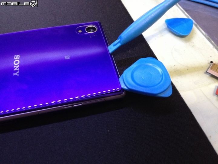自己DIY更換 SONY Z1 電池 (圖多)
