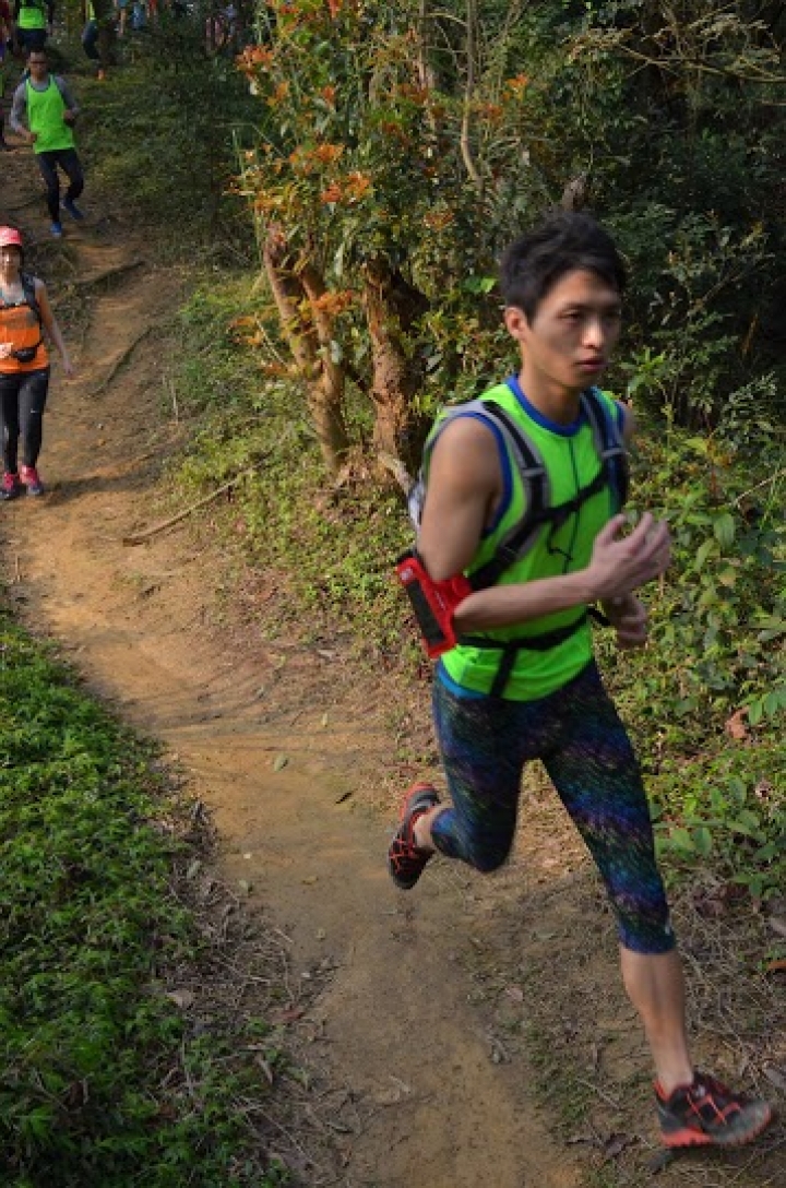 迪卡儂DECATHLON越野鞋試穿心得(MOUNTAIN TRAIL 300.2 男款 越野鞋 - 黑/紅 QUECHUA)
