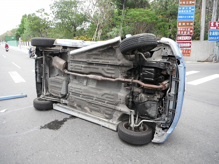 VOLVO C30最真實公路"1/4偏位撞擊"測試T.T