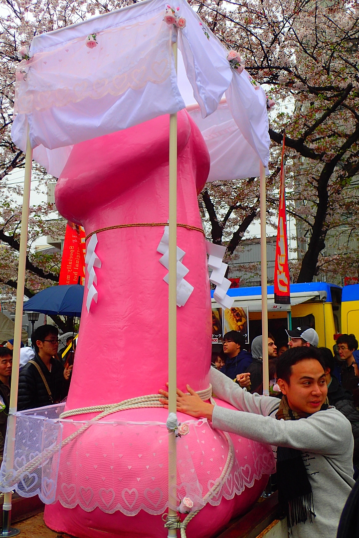 大屌神社(誤) かなまら祭り全日本壓馬路(株)