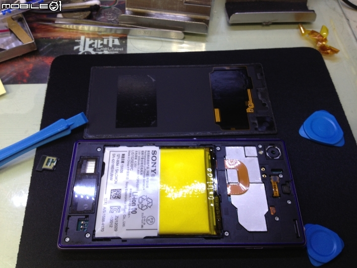 自己DIY更換 SONY Z1 電池 (圖多)