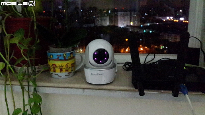 照顧高齡長者的好幫手SecuFirst WP- G01S旋轉HD無線網路攝影機