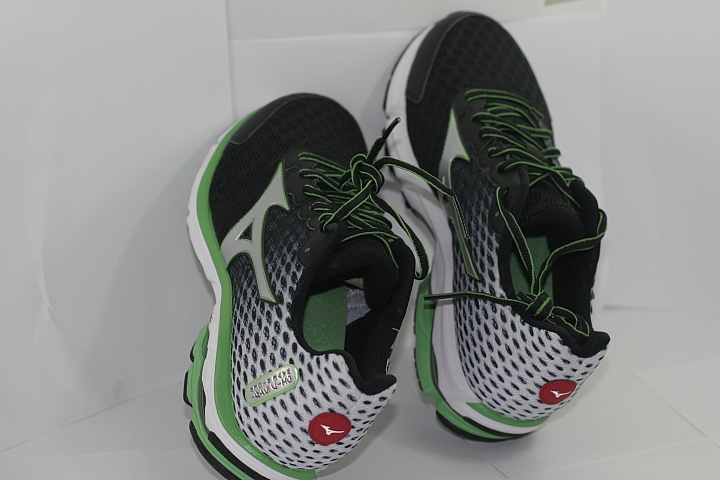 Mizuno wave Rider 18 SW 黑綠 開箱