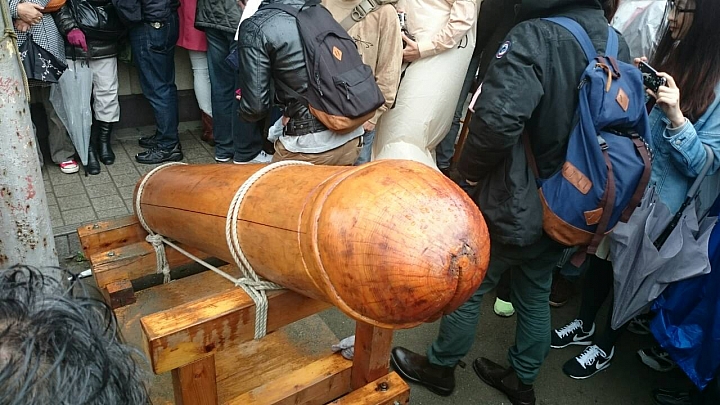 大屌神社(誤) かなまら祭り全日本壓馬路(株)