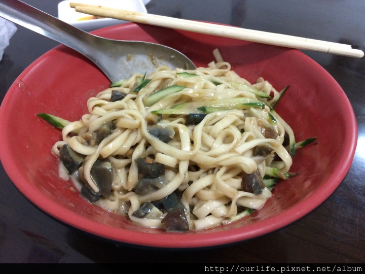 台中北屯.香辣順口不辣也行的紅油皮蛋拌麵@阿宗師擔仔麵