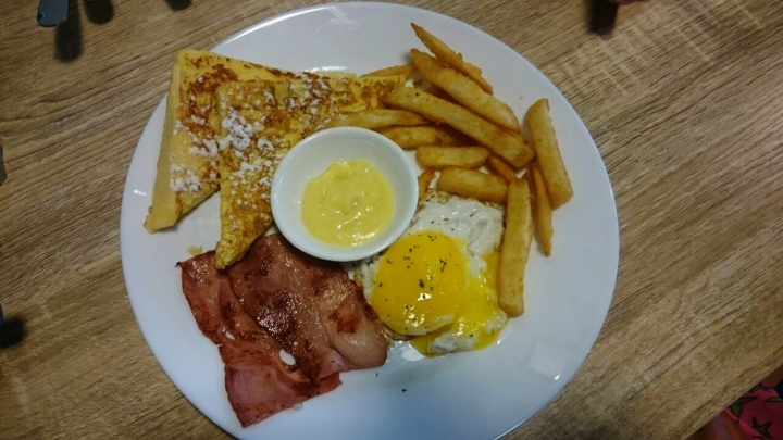 【花蓮早午餐】幸福早一點點 // 親子餐廳 全天候早午餐 飲料無限暢飲(已歇業)