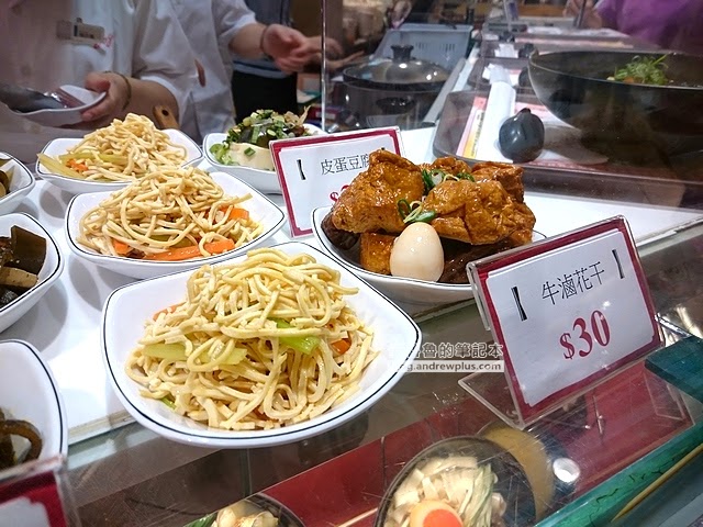 功夫老爹好麵集 - 南北各地知名的麵食來這裡一次嘗遍,湯濃好喝,蛤蠣好大顆@忠孝Sogo美食街 捷運忠孝復興站【愛評口碑券08】