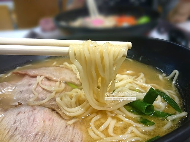 功夫老爹好麵集 - 南北各地知名的麵食來這裡一次嘗遍,湯濃好喝,蛤蠣好大顆@忠孝Sogo美食街 捷運忠孝復興站【愛評口碑券08】