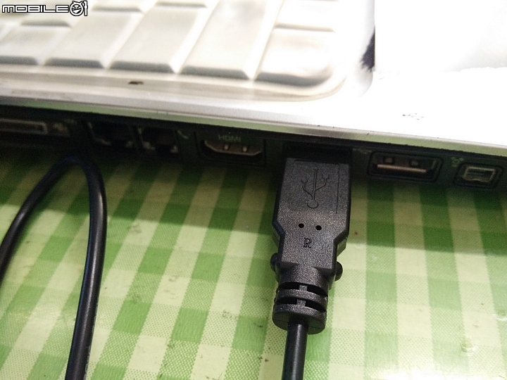 圓剛訊號轉換器 ET110讓小螢幕變成大螢幕
