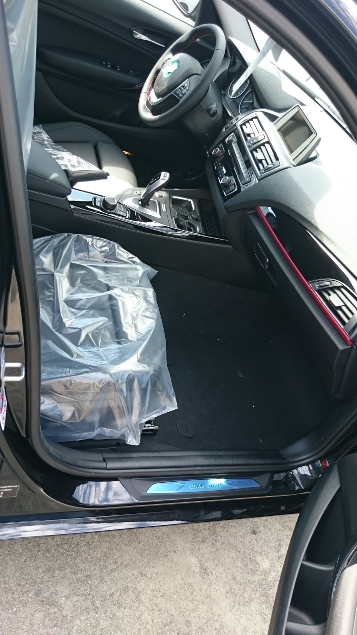 極簡預開箱 - F20 LCI 118i + sportline (Black Sapphire)
