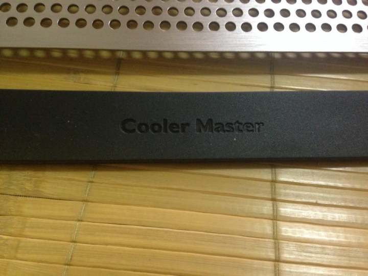 【開箱】Cooler Master Notepal U3 PLUS 散熱墊 不專業開箱~~