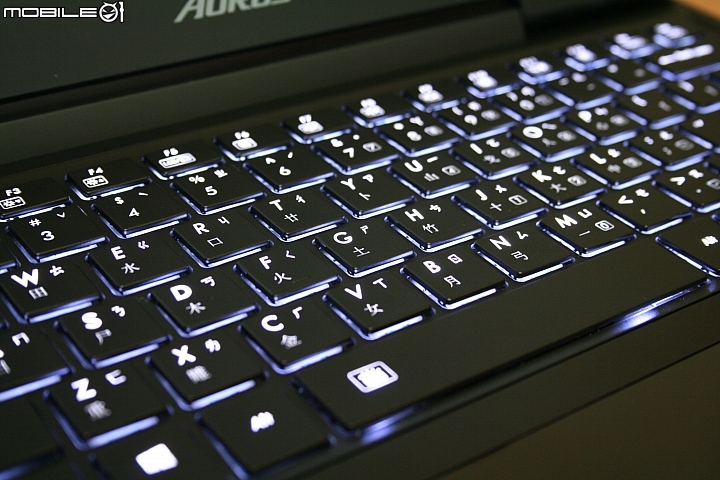 【開箱文】13.9吋輕薄電競效能與價格的王者 AORUS X3 Plus V3