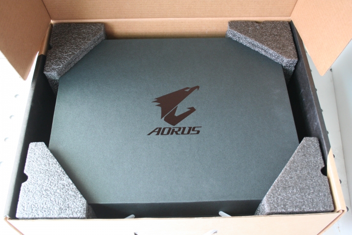 【開箱文】13.9吋輕薄電競效能與價格的王者 AORUS X3 Plus V3