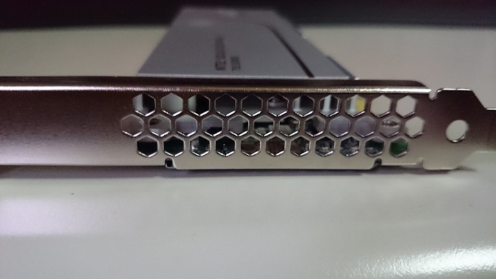 開箱) 最速傳說 NVMe INTEL 750 SSD 內有教學多災多難的灌WIN7方法
