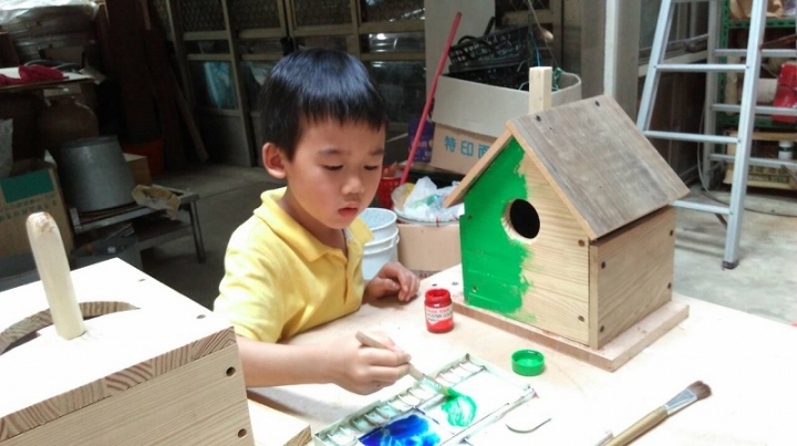 家裡頭的兒童木工初體驗---- 「鳥窩DIY」