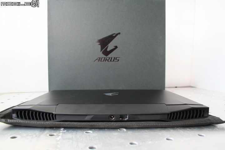 【開箱文】13.9吋輕薄電競效能與價格的王者 AORUS X3 Plus V3