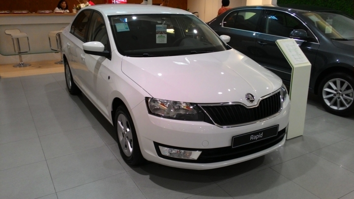 本來要訂NEW FABIA,結果到展間看了一圈後,就不小心跳單成RAPID...