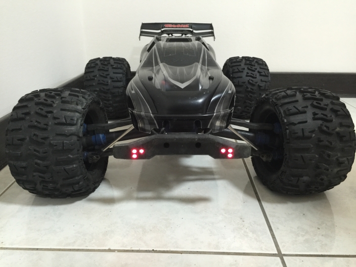 Traxxas SUMMIT改E-REVO (圖多)