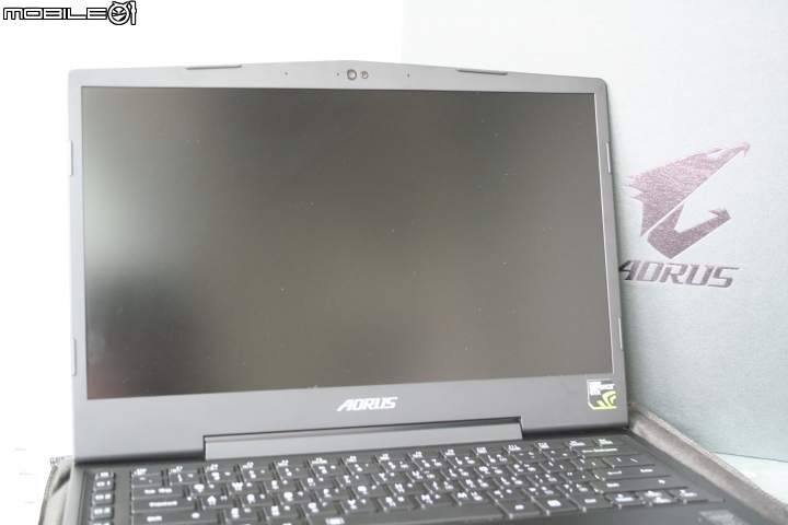 【開箱文】13.9吋輕薄電競效能與價格的王者 AORUS X3 Plus V3