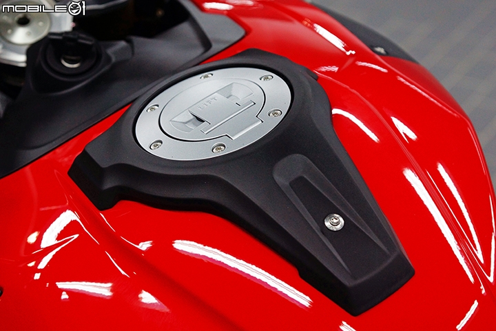 混血多功能車抵台!BMW S1000XR 全台最速開箱!