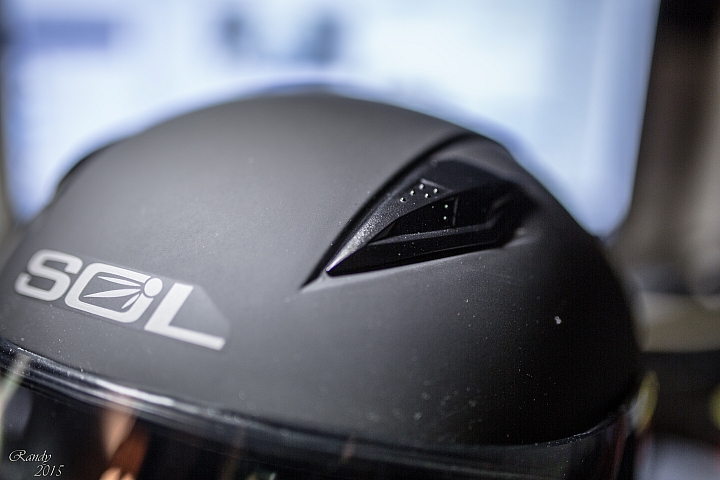 【開箱】一次開兩頂國產全罩安全帽「M2R F2-C、SOL SF-2」消光黑