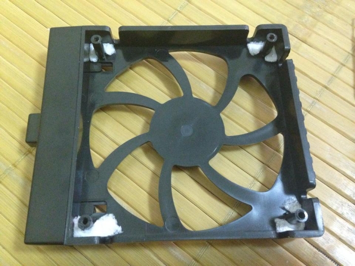 【開箱】Cooler Master Notepal U3 PLUS 散熱墊 不專業開箱~~