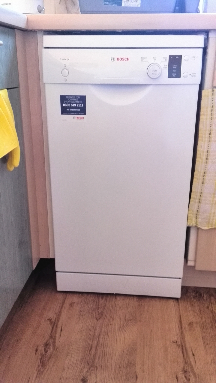 小弟剛在英國裝了台 BOSCH 洗碗機, 但想起台灣很多蟑螂