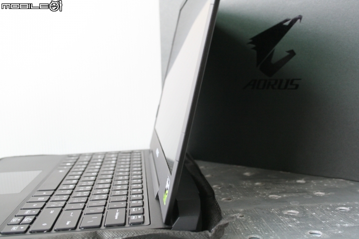 【開箱文】13.9吋輕薄電競效能與價格的王者 AORUS X3 Plus V3