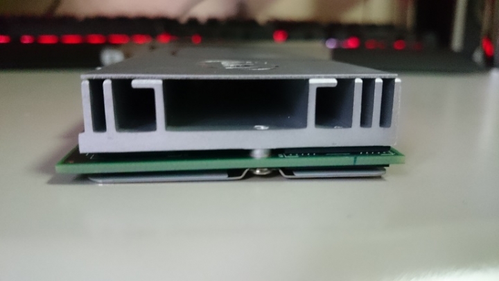 開箱) 最速傳說 NVMe INTEL 750 SSD 內有教學多災多難的灌WIN7方法