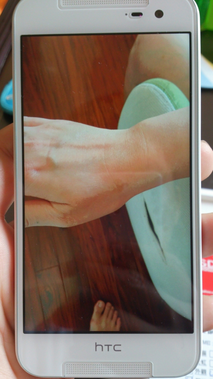 HTC butterfly 2 的白色機王,運氣也太好了,從沒看過的鏡頭災情, HTC 帶給我不開心的換機記憶