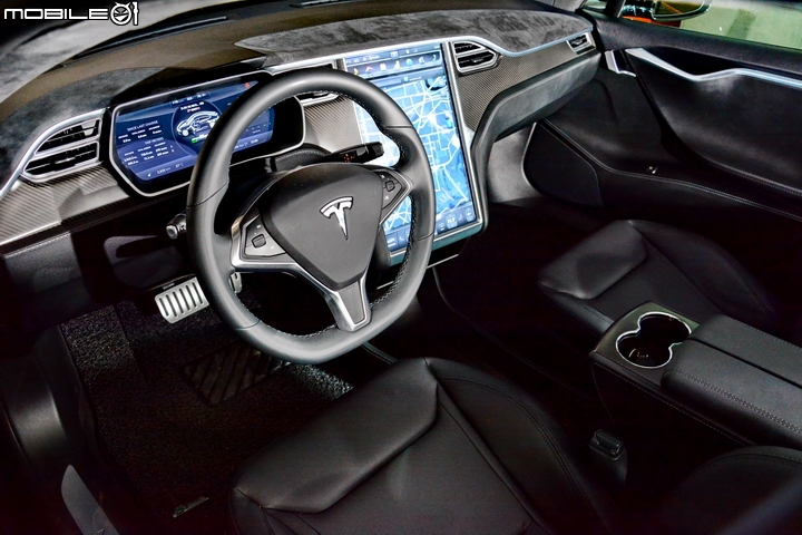 靜謐的狂傲性能 Tesla Model S P85D