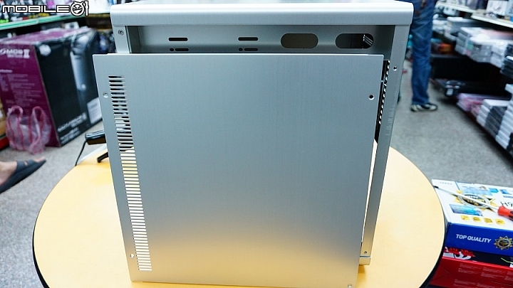 JONSBO RM1 全鋁 ATX 小機殼開箱介紹