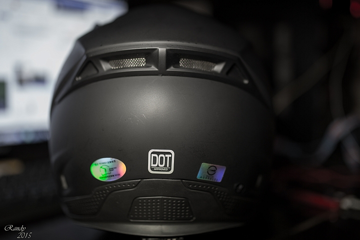 【開箱】一次開兩頂國產全罩安全帽「M2R F2-C、SOL SF-2」消光黑