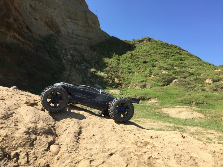 Traxxas SUMMIT改E-REVO (圖多)