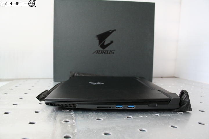 【開箱文】13.9吋輕薄電競效能與價格的王者 AORUS X3 Plus V3