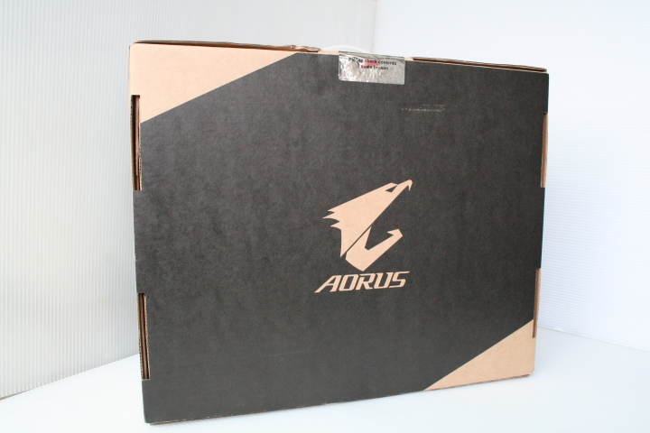 【開箱文】13.9吋輕薄電競效能與價格的王者 AORUS X3 Plus V3