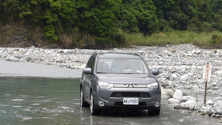【全新雙動力Outlander的深度體驗駕駛】2.4L華貴型(2WD)試駕分享