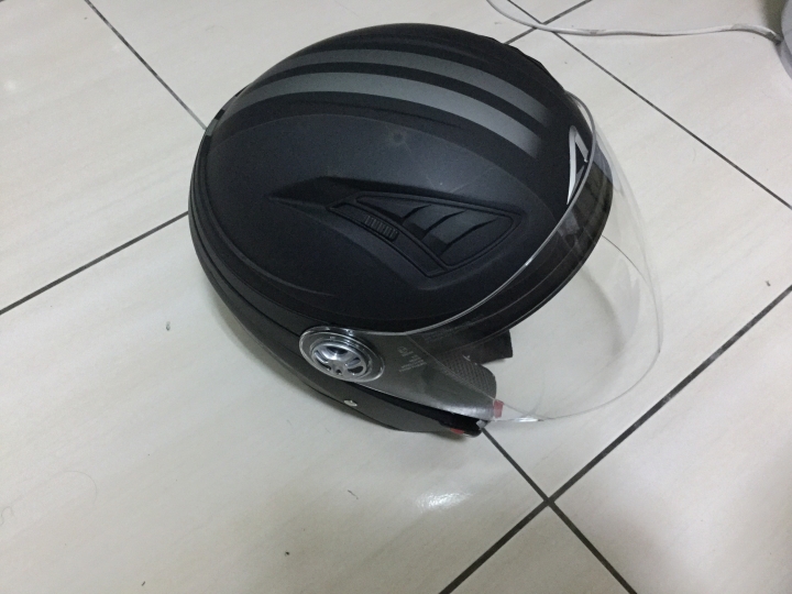 開箱~~敗入ASTONE DJ10C一頂