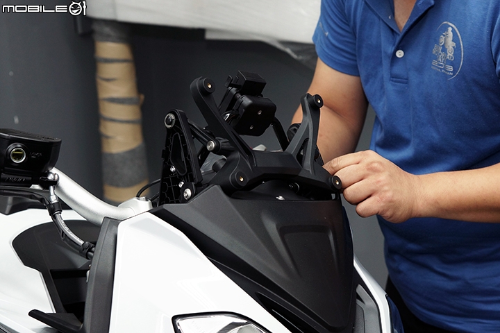 混血多功能車抵台!BMW S1000XR 全台最速開箱!