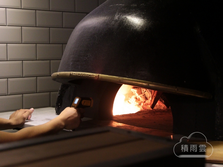 Nero Vulcano Pizza 黑.火山披薩
