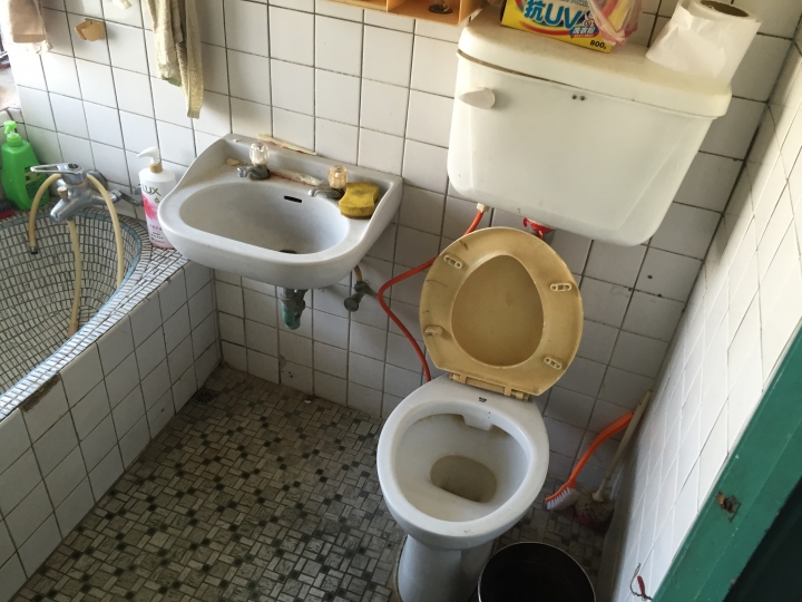 (0706地板拋光)舊屋大改造 工業風loft DIY 鐵水管床 手工文化石 仿清水模 穀倉門(含軌道) 拉花水泥地板 水泥雕花 獻醜進行中 夢想的微型背包客棧 圖多慎入!!