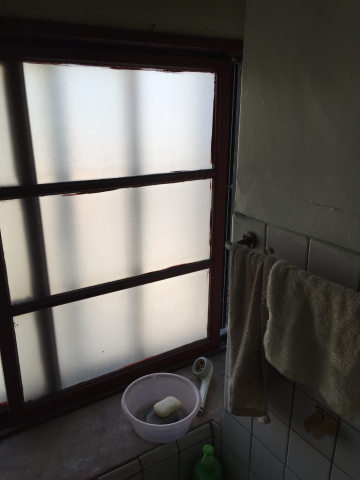 (0706地板拋光)舊屋大改造 工業風loft DIY 鐵水管床 手工文化石 仿清水模 穀倉門(含軌道) 拉花水泥地板 水泥雕花 獻醜進行中 夢想的微型背包客棧 圖多慎入!!