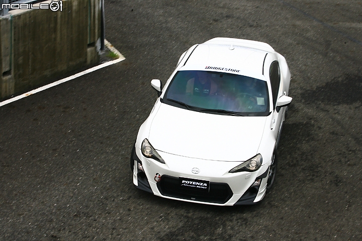 跑格再進化 大鵬灣縱情體驗全新普利司通Potenza Adrenalin RE003