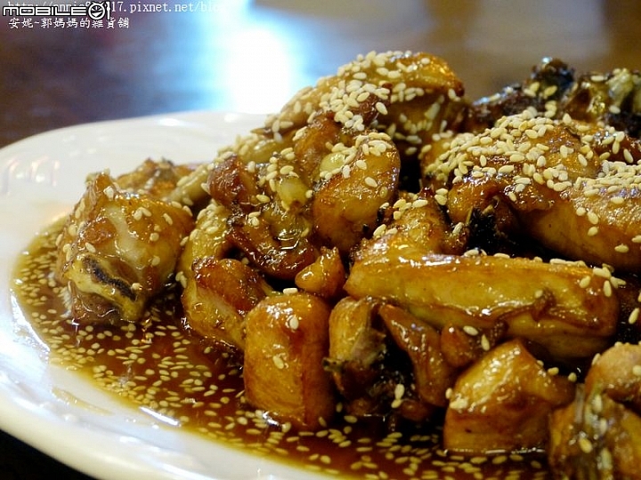 (((高雄食記)))左營區城裡的月光土雞城搬新家,月光一樣明亮,土雞一樣好吃!