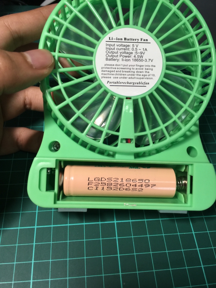 開箱! "避暑神器" 18650充電式風扇