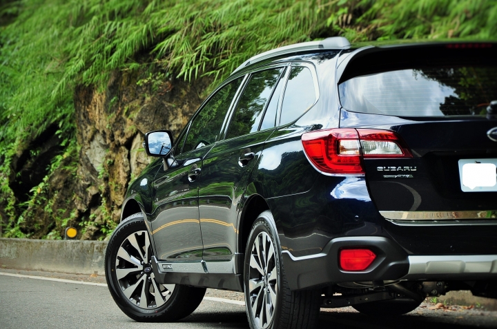 開箱文 2015 outback 深海藍