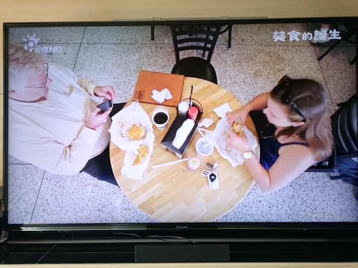 Panasonic 58AX800W 一個人開箱組裝