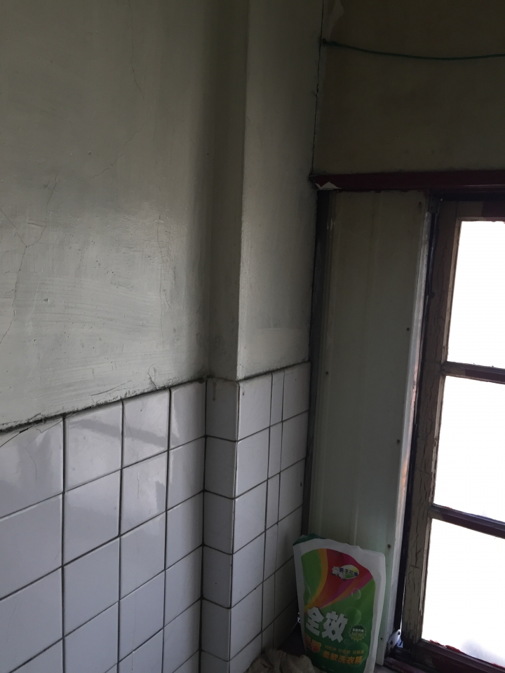 (0706地板拋光)舊屋大改造 工業風loft DIY 鐵水管床 手工文化石 仿清水模 穀倉門(含軌道) 拉花水泥地板 水泥雕花 獻醜進行中 夢想的微型背包客棧 圖多慎入!!