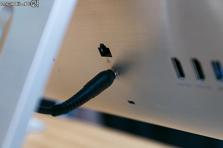 【COMPUTEX 2015】ASUS 展出全新 Zen AiO 電腦與 T100HA 變形筆電