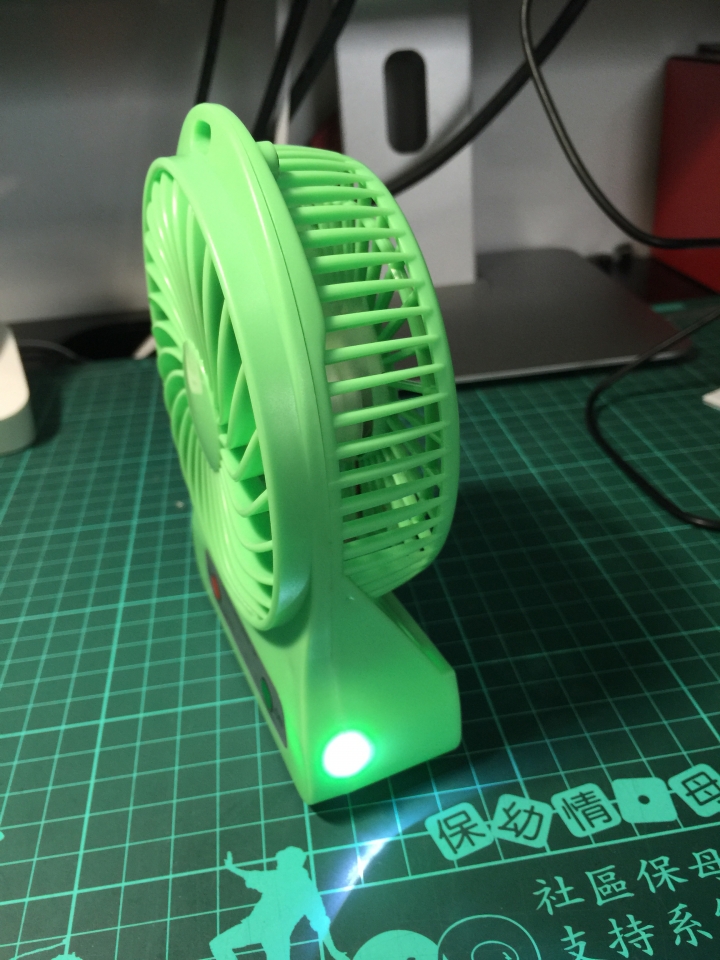 開箱! "避暑神器" 18650充電式風扇